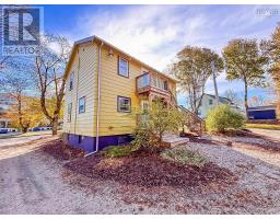 180 Dufferin Street, Bridgewater, NS B4V2G7 Photo 4