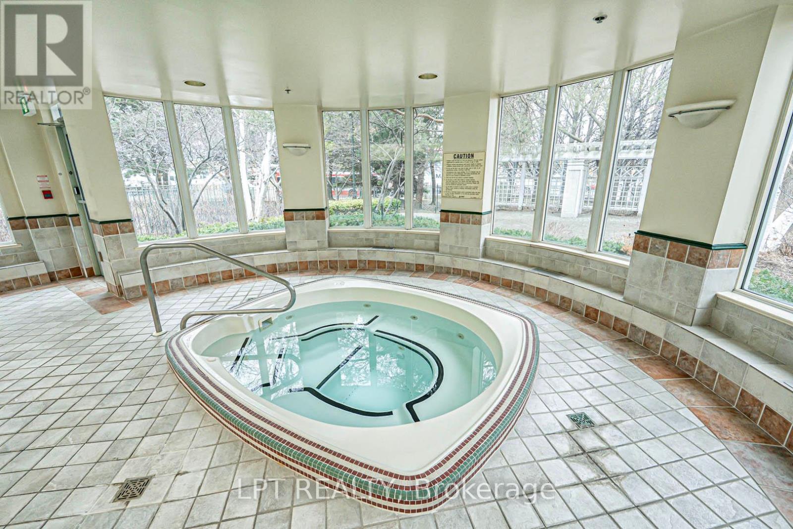 1003 5001 Finch Avenue E