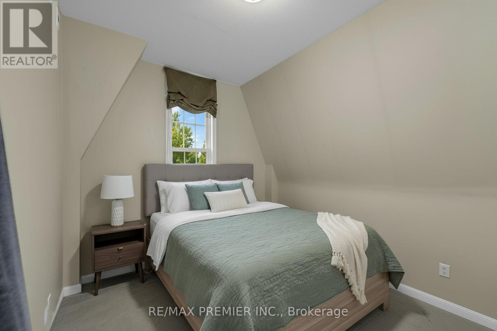 2704 27 Sudbury Street