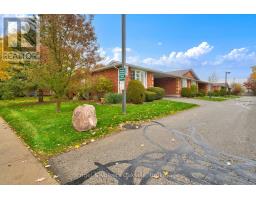 Bathroom - 22 20 Courtland Drive, Brantford, ON N3R7Y2 Photo 5
