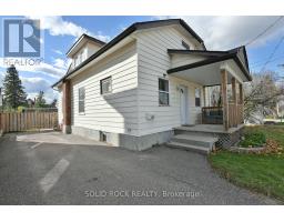 Living room - 190 Carswell Street, Renfrew, ON K7V2G4 Photo 3