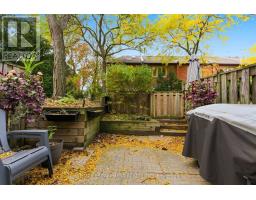 Living room - 201 895 Maple Avenue, Burlington, ON L7S2H7 Photo 5