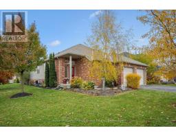 Family room - 30 Stafford Street, Centre Wellington, ON N0B1S0 Photo 4