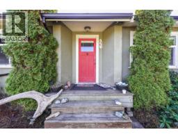 Bathroom - 2767 Ulverston Ave, Cumberland, BC V0R1S0 Photo 5