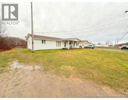Bath (# pieces 1-6) - 2537 Des Pionniers Avenue, Balmoral, NB E8E1C5 Photo 2
