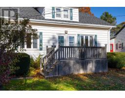 Bath (# pieces 1-6) - 31 Gower Street, Charlottetown, PE C1A5V3 Photo 4