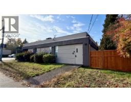 704 Fitzwilliam St, Nanaimo, BC V9R3B6 Photo 5
