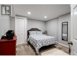 Bathroom - 4 Adelaide Avenue, Brantford, ON N3S7H3 Photo 4