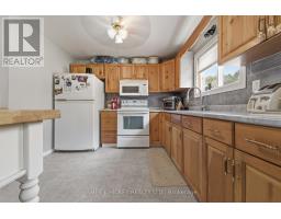 Bedroom - 37103 Highway 17 Highway, Laurentian Hills, ON K0J2H0 Photo 3