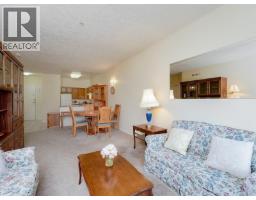 Kitchen - 114 1485 Garnet Rd, Saanich, BC V8P5T5 Photo 4