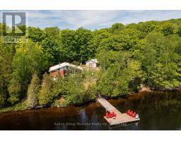 Bedroom 2 - 562 And 568 East Waseosa Lake Road, Huntsville, ON P1H2J4 Photo 2