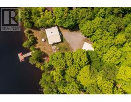 Bedroom 3 - 562 And 568 East Waseosa Lake Road, Huntsville, ON P1H2J4 Photo 3