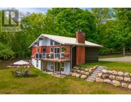 Living room - 562 And 568 East Waseosa Lake Road, Huntsville, ON P1H2J4 Photo 5