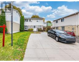 Kitchen - 11 Hector Court, Brampton, ON L6S1P1 Photo 3
