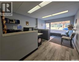 163 1st Avenue Ne, Swift Current, SK S9H2B1 Photo 2