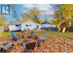 Bedroom - 98 33rd Street N, Wasaga Beach, ON L9Z2B9 Photo 4