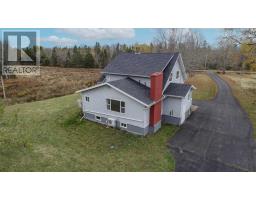 Living room - 4022 Aylesford Rd, Lake Paul, NS B0P1C0 Photo 4