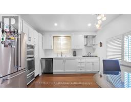 Living room - 22 Avondale Crescent, Aurora, ON L4G3P6 Photo 3