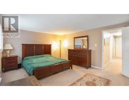 Laundry room - 22 Avondale Crescent, Aurora, ON L4G3P6 Photo 5