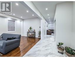 Kitchen - 13 Wallaby Way, Brampton, ON L6R3G1 Photo 3