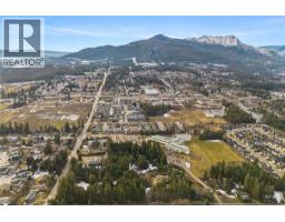2800 20 Avenue Ne, Salmon Arm, BC V1E4R5 Photo 4