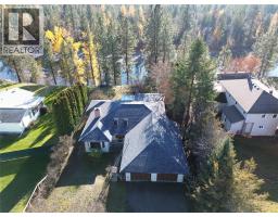 Full bathroom - 3170 Hall Frontage Road, Grand Forks, BC V0H1H5 Photo 2