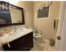 Kitchen - 4255 Wakefield Crescent, Mississauga, ON L5C4M5 Photo 3