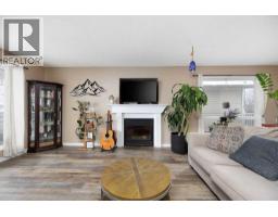 Dining room - 157 Archibald Close, Fort Mcmurray, AB T9K2N2 Photo 3