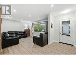 Living room - 856 York Avenue N, North Perth, ON N4W2Y6 Photo 4