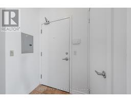 2005 218 Queens Quay W, Image 3