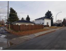 Family room - 7524 95 Av Nw, Edmonton, AB T6C1X5 Photo 4