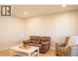 4pc Bathroom - 737 Charles Street, Windsor, ON N8X3G7 Photo 5