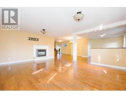 Kitchen - 14190 Yonge Street, Aurora, ON L4G0P5 Photo 3