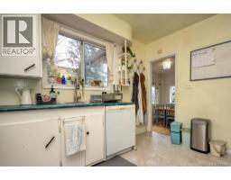 Bathroom - 871 Fleming St, Esquimalt, BC V9A5V3 Photo 5