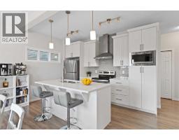 Kitchen - 169 Buckskin Way, Cochrane, AB T4C2R7 Photo 3