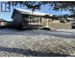 Kitchen - 602 Boscurvis Avenue, Oxbow, SK S0C2B0 Photo 2