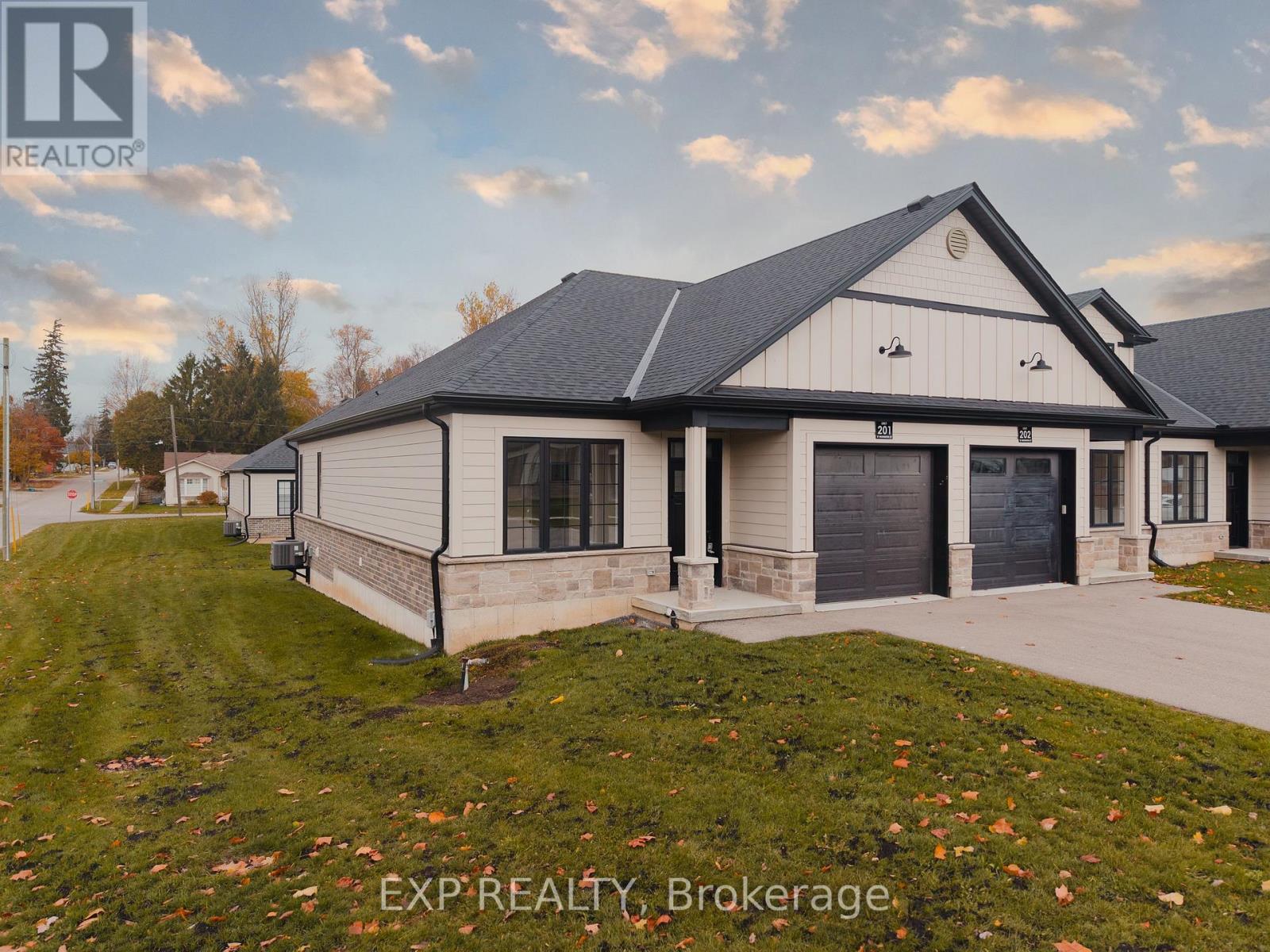 201 12 Washington Street