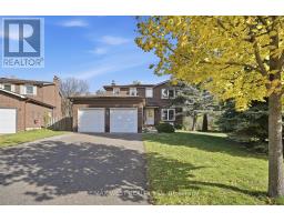 Kitchen - 12 Lippincott Court, Richmond Hill, ON L4C7M5 Photo 4