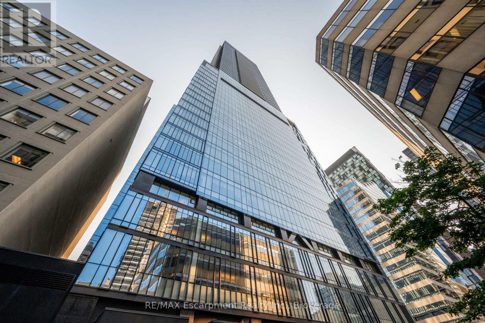 2816 488 University Avenue