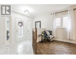 Kitchen - 30 Crimson Court, Richmond Hill, ON L4C0J5 Photo 4