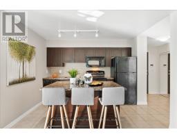 Kitchen - 303 1600 Charles Street, Whitby, ON L1N0G4 Photo 4