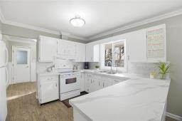 Hobby room - 32076 Municipal 37 Road E, La Broquerie, MB R0A0W2 Photo 5