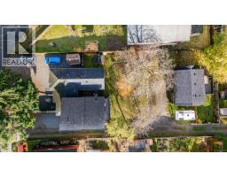 Kitchen - 3328 Third St, Cumberland, BC V0R1S0 Photo 2