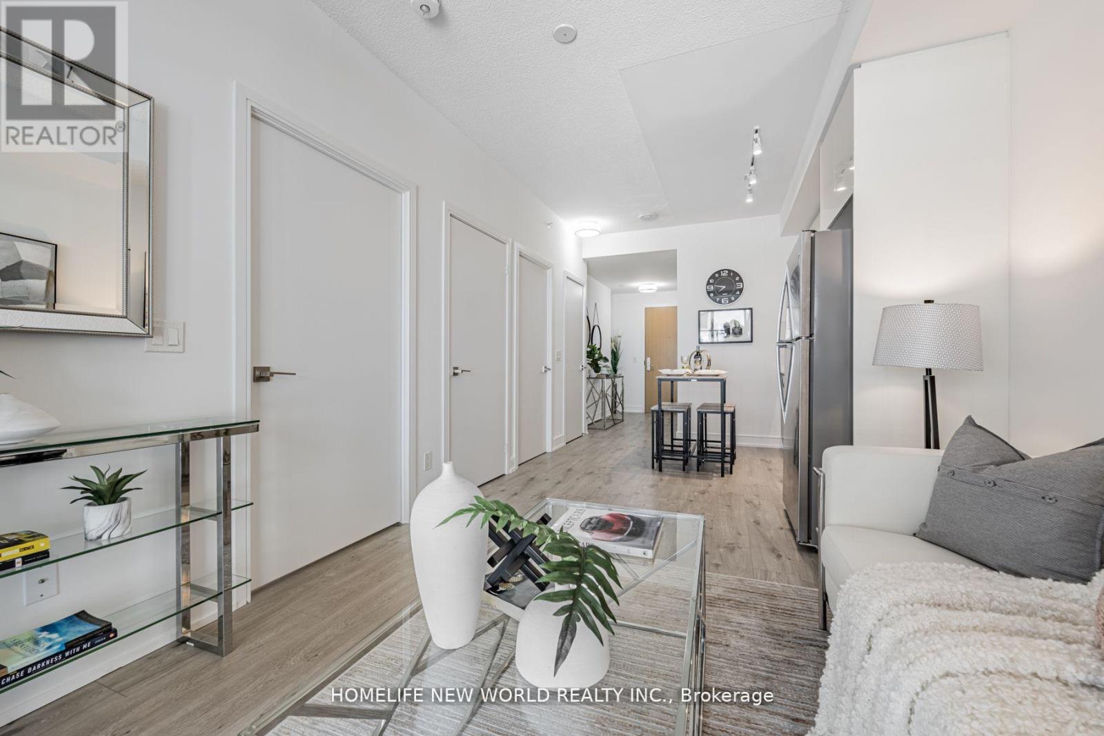 250 621 Sheppard Avenue E