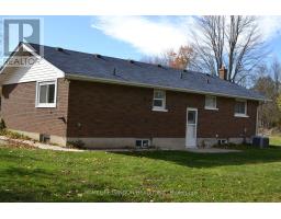 Kitchen - 10420 Talbotville Gore Road S, Southwold, ON N5P3T2 Photo 2