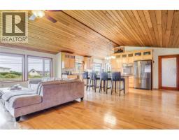 Primary Bedroom - 3910 Island Hwy, Campbell River, BC V9H1M1 Photo 4