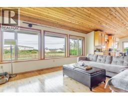 Bathroom - 3910 Island Hwy, Campbell River, BC V9H1M1 Photo 5