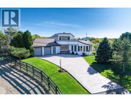 Games room - 4965 4th Concession, Colchester South, ON N0R1G0 Photo 4