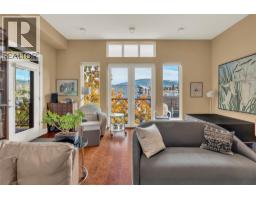 4pc Ensuite bath - 255 Main Street Unit 301, Penticton, BC V2A5B1 Photo 5