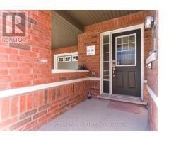 Kitchen - 846 Atwater Path, Oshawa, ON L1J0E8 Photo 3